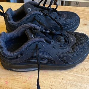 All black air max200